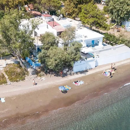 Salty Front House Дом отдыха Фалираки