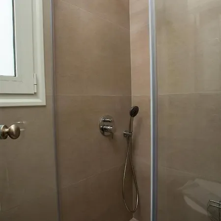 Salty Front House Фалираки