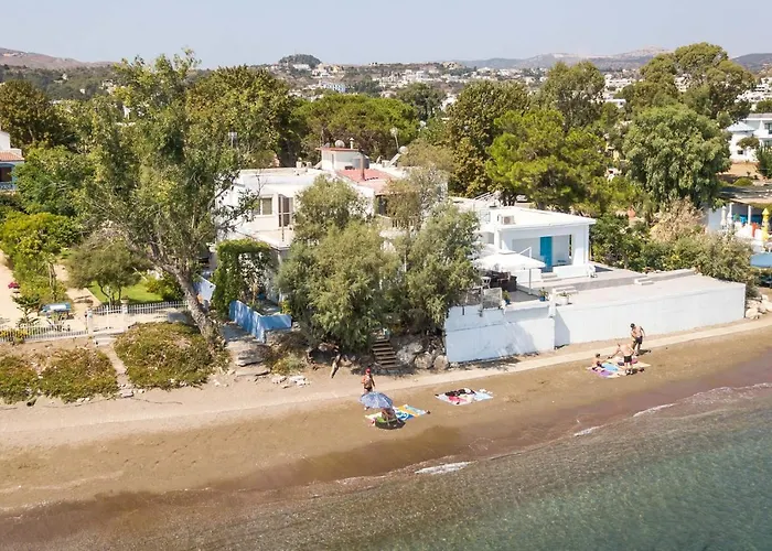 Salty Front House فاليراكي