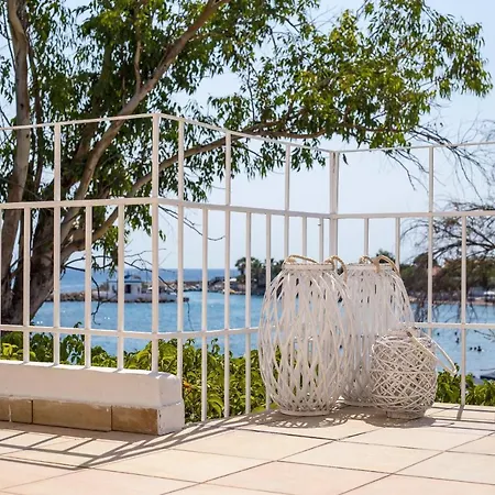 Salty Front House 度假居 *