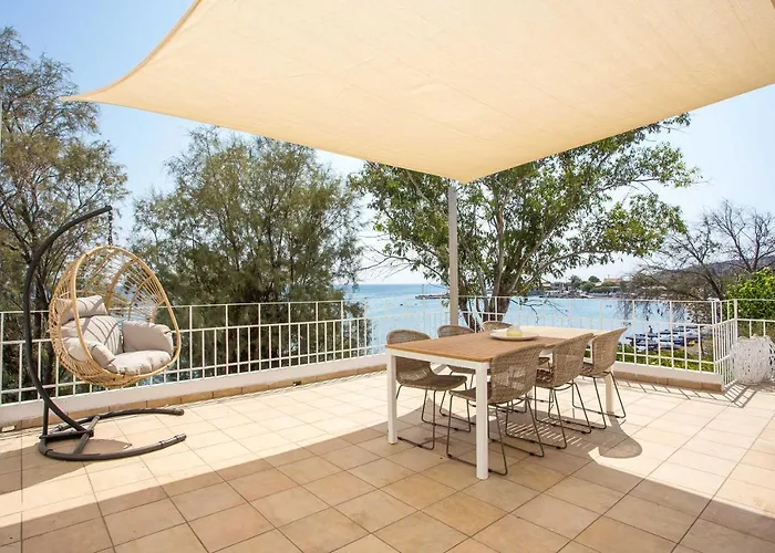 Salty Front House بيت للعطل