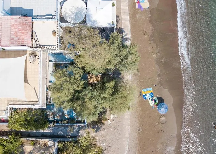 Salty Front House فاليراكي