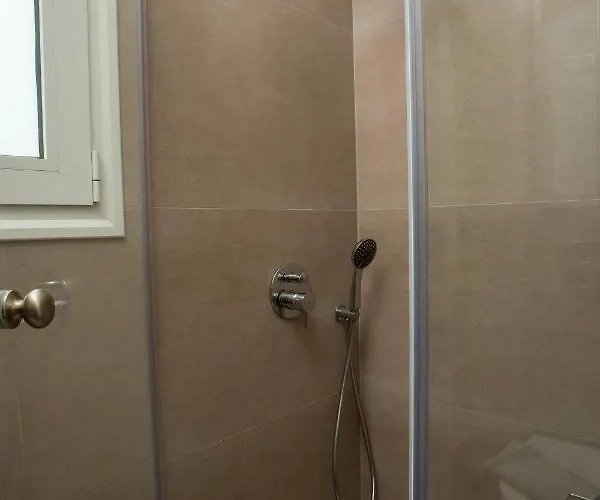 Salty Front House فاليراكي